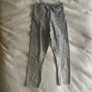 Wunder under cropped lululemon leggings